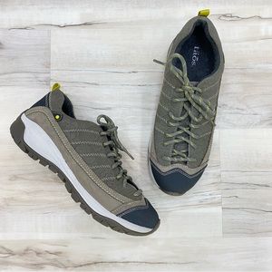 Taos Motion City Hiker Natural green gray yellow Sz 9 like new!